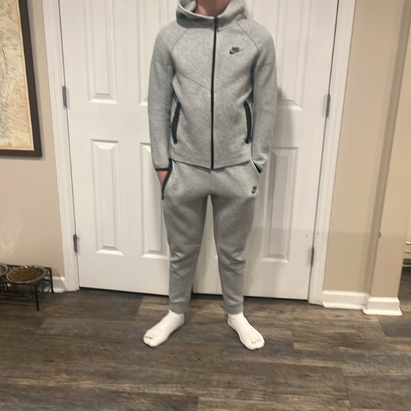 Nike Tech outfit - Picture 1 of 7